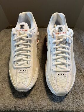 Synthetic Leather & Mesh Size 4.5Y NWOT Nike Shox R4 Sneakers
